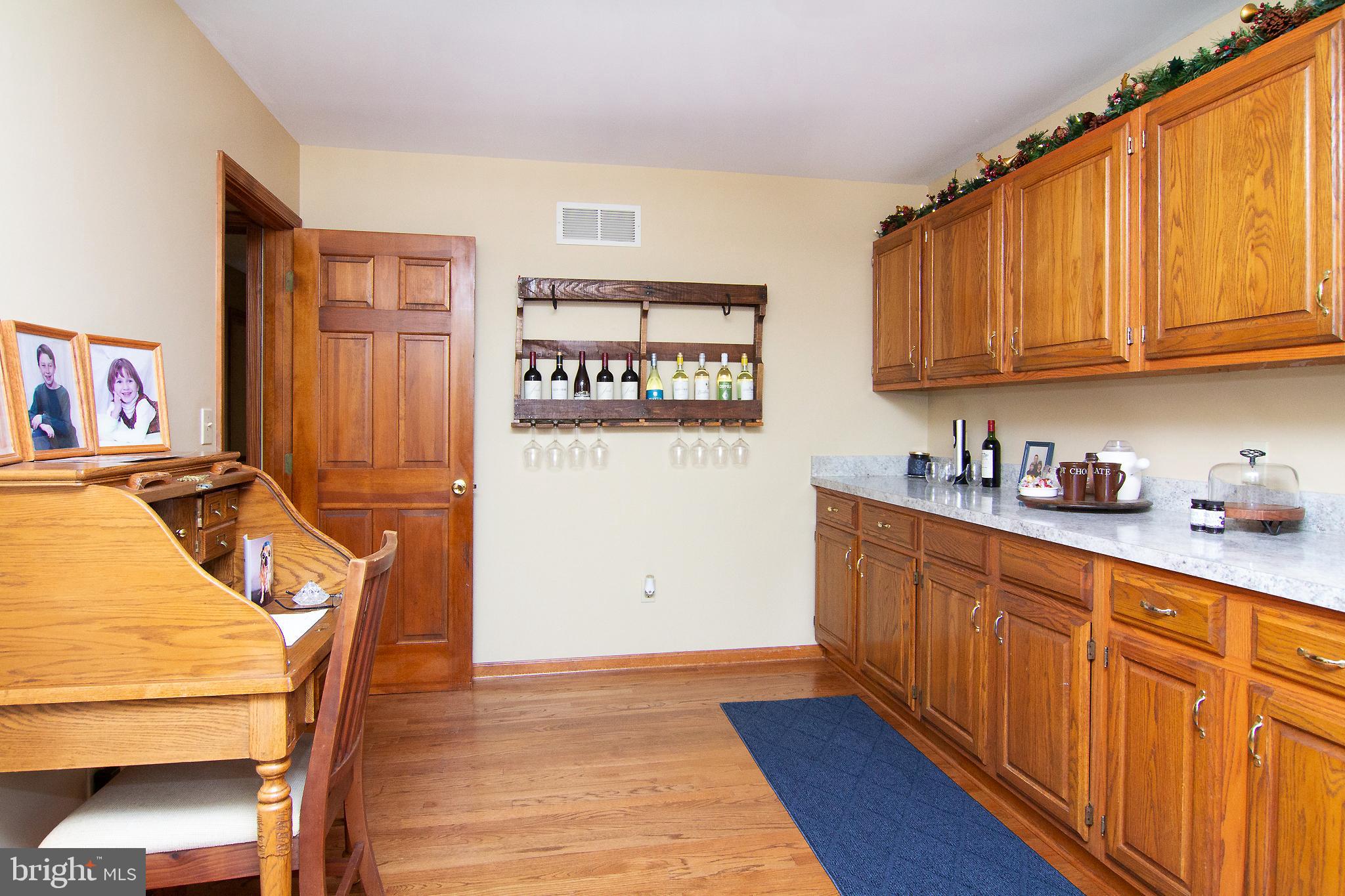 FOUR SEASONS - Residential