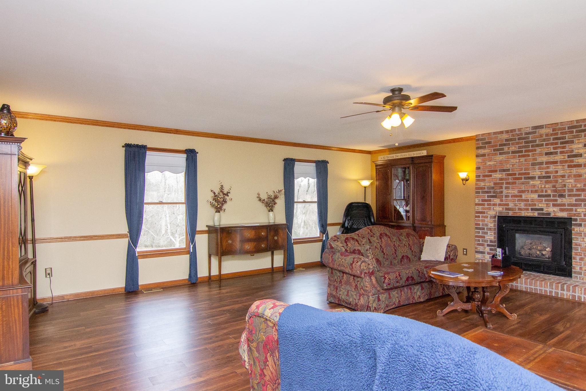 FOUR SEASONS - Residential