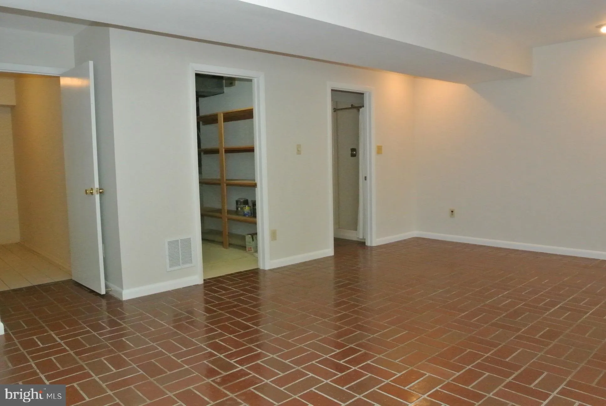 Lutherville Timonium, Maryland 21093, United States, 4 Bedrooms Bedrooms, ,4 BathroomsBathrooms,Residential,Active,224359