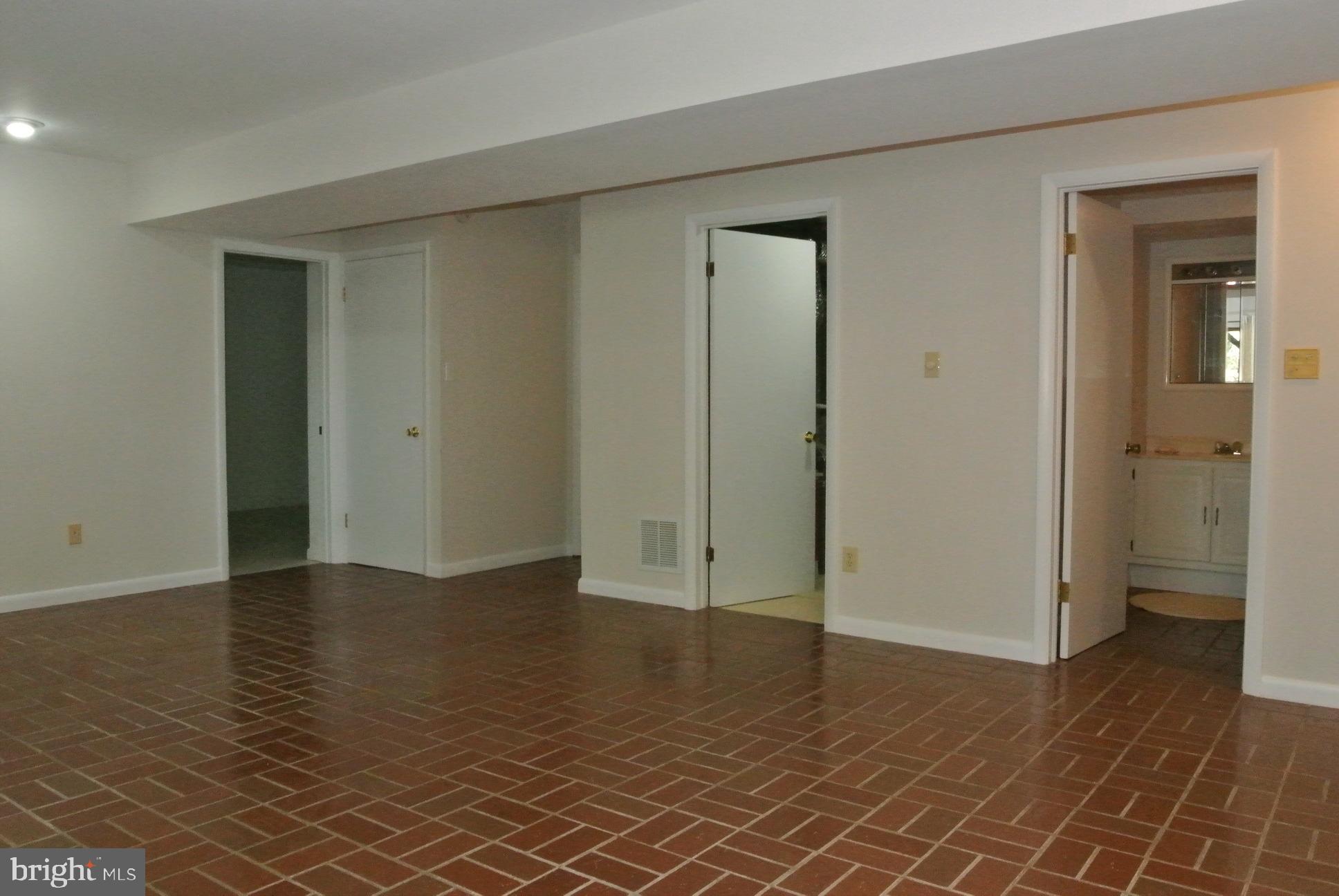 VALLEYWOOD AT FIVE FARMS - Residential Lease