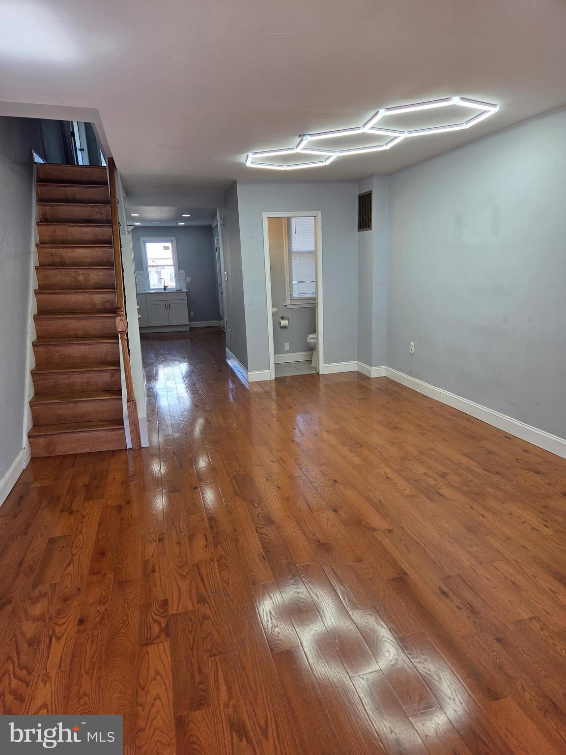 2027 E CUMBERLAND STREET