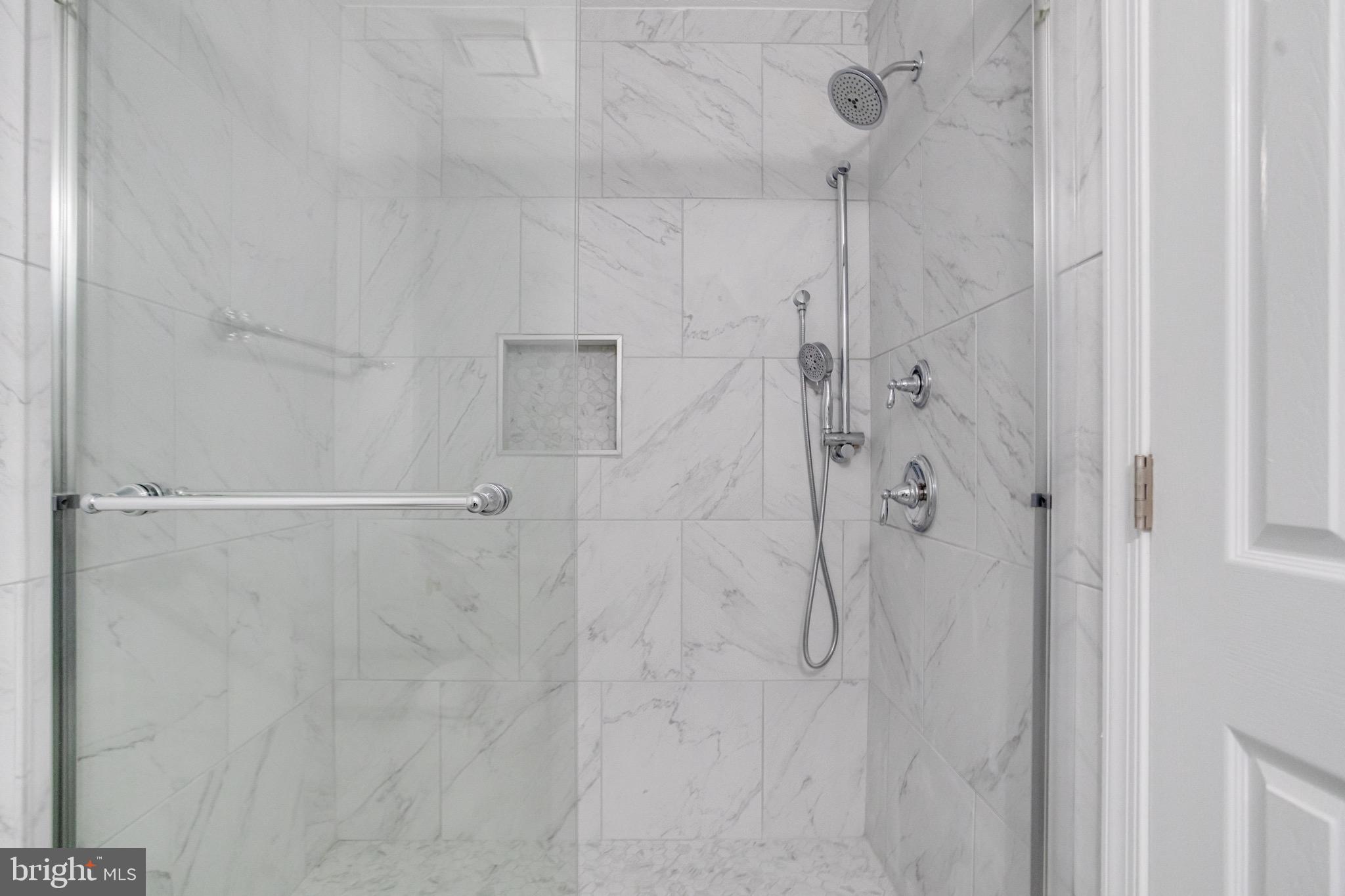 COUNTRY WALK - Residential