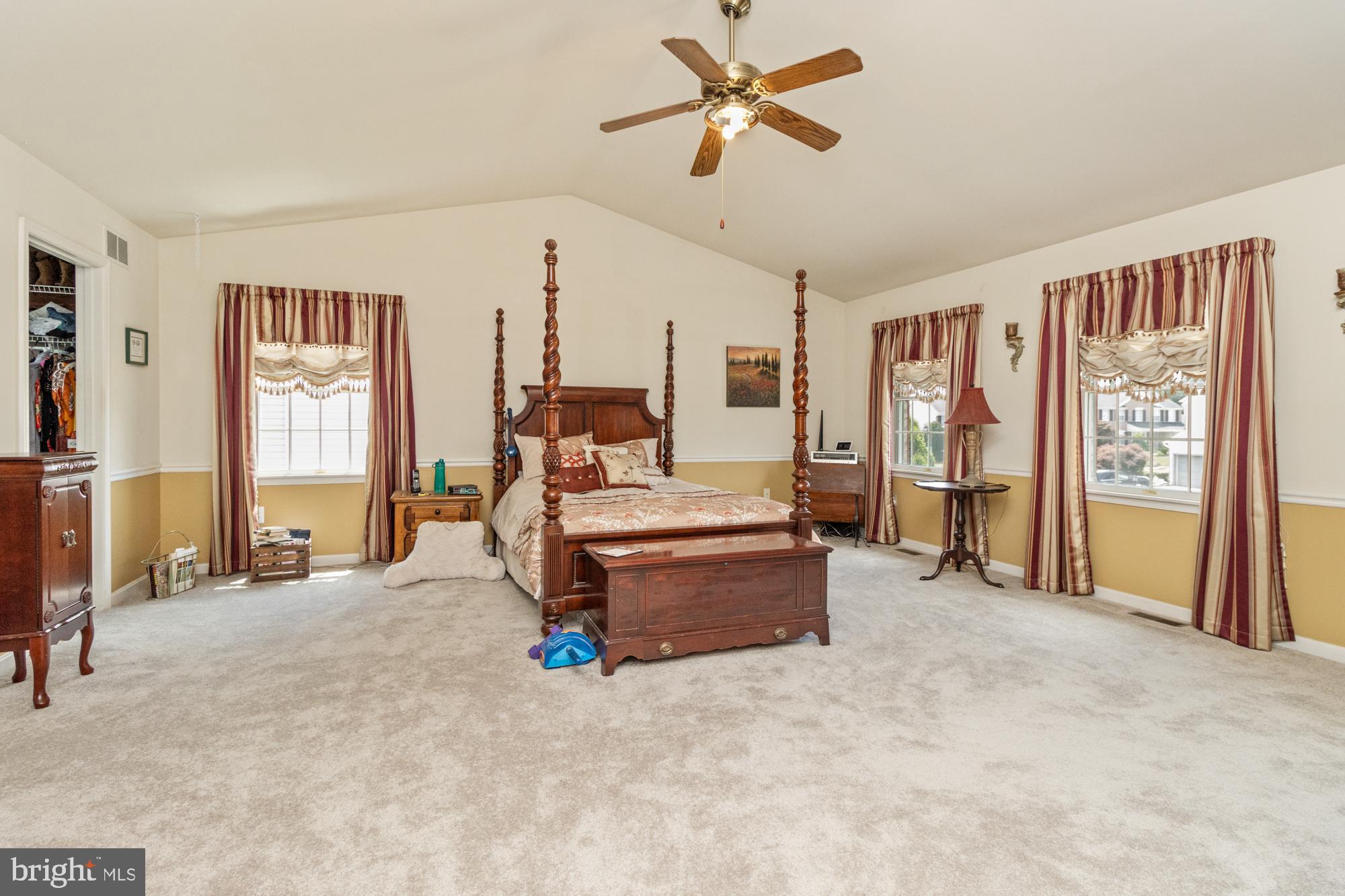 SADDLE RIDGE - Residential