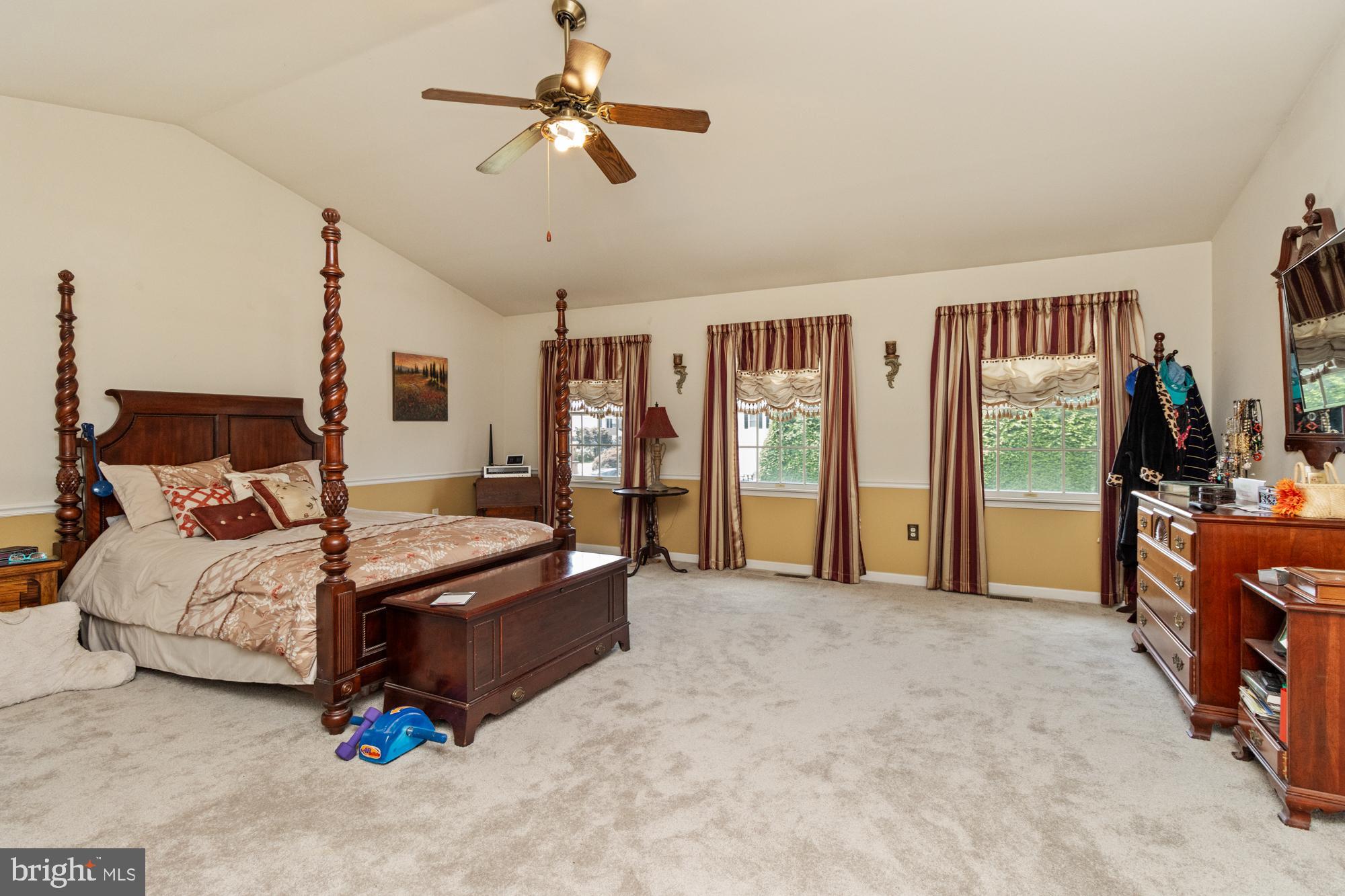 SADDLE RIDGE - Residential