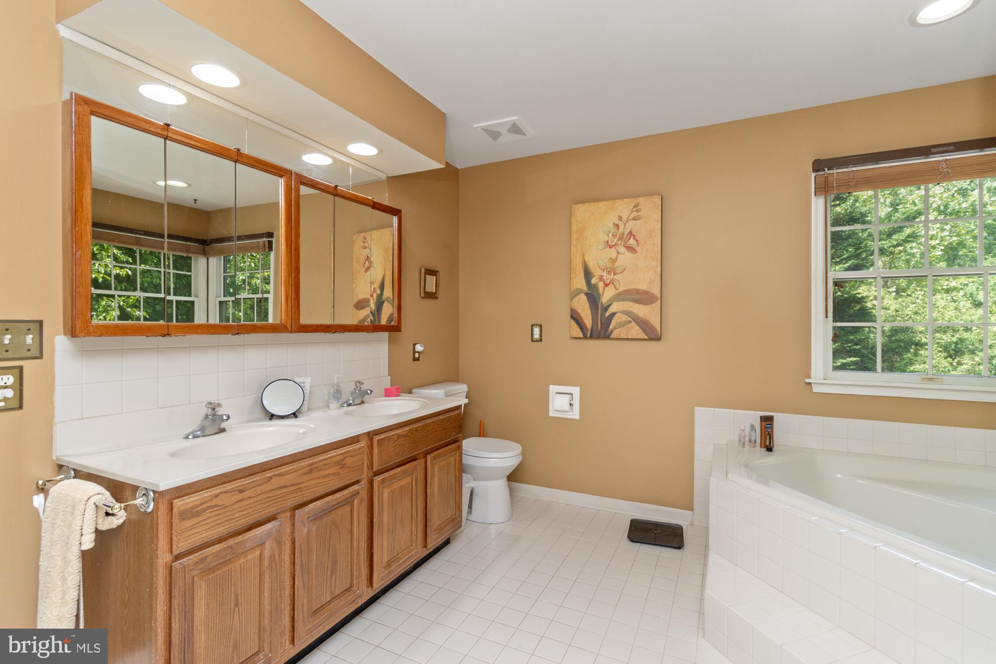 SADDLE RIDGE - Residential