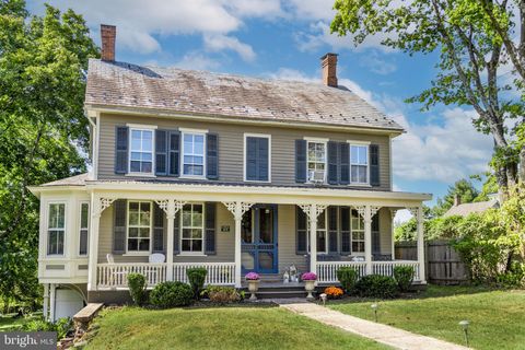 Photo of 1 Cedar Street, FRENCHTOWN, NJ 08825 (MLS # NJHT2004286)