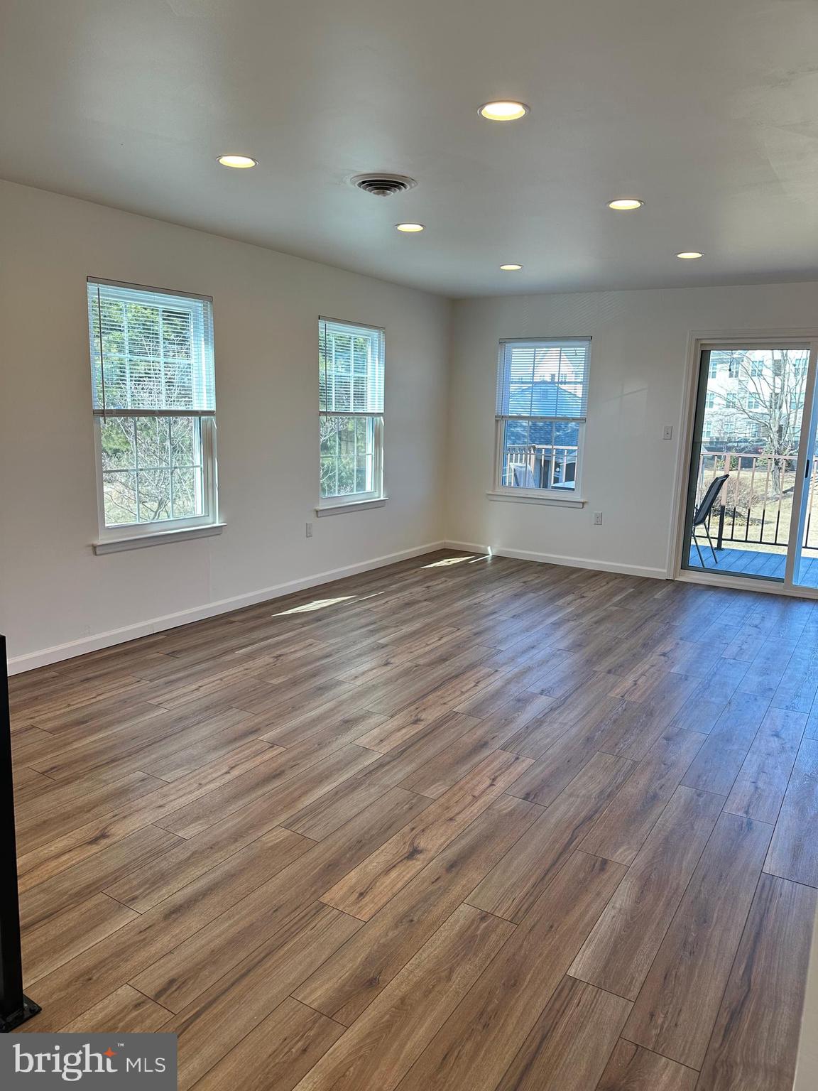 CRESTWOOD VILLAGE - Residential Lease