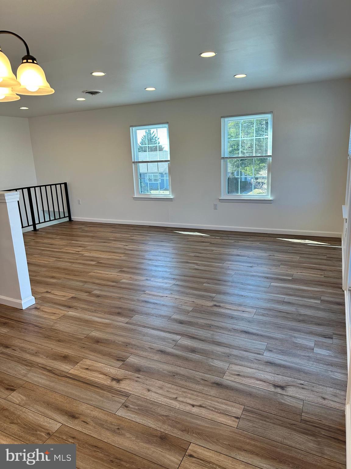 CRESTWOOD VILLAGE - Residential Lease