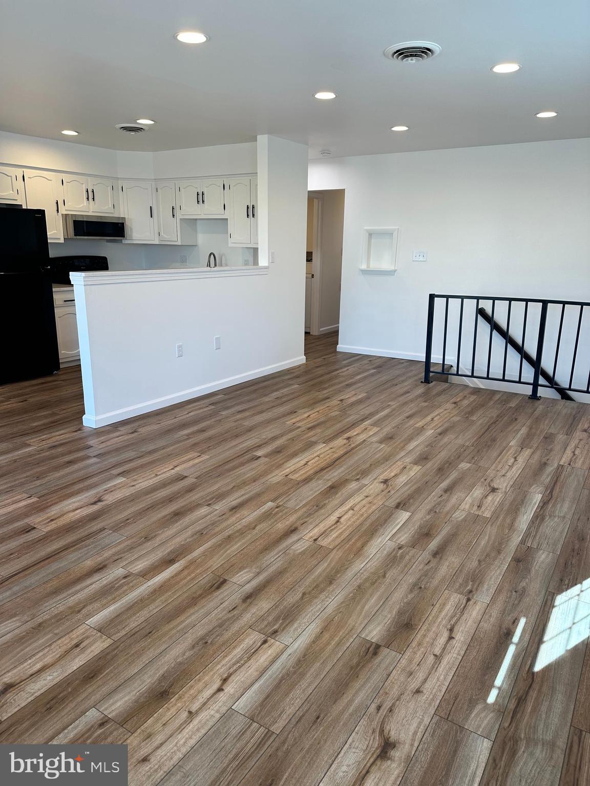 CRESTWOOD VILLAGE - Residential Lease