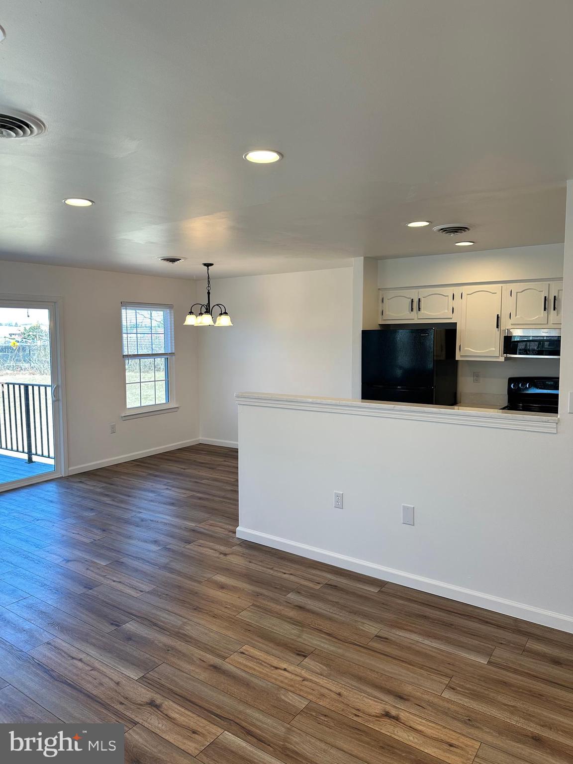 CRESTWOOD VILLAGE - Residential Lease