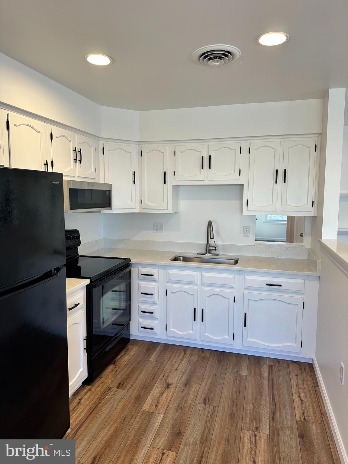 CRESTWOOD VILLAGE - Residential Lease