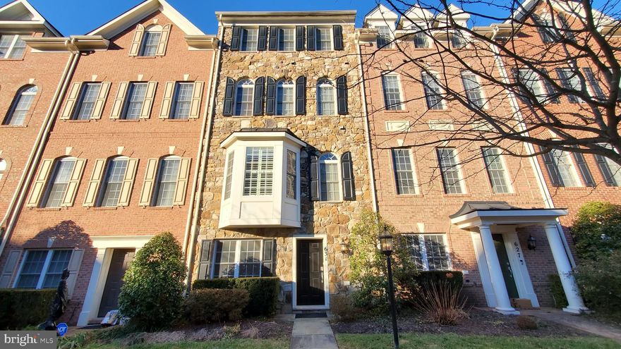 Big Luxurious 3 BR 2.5 BA Townhome with 2-Car Garage. Gourmet kitchen with Granite Counter, StainlessSteel Appliances. Great Community Pool & Health Club. Convenient Location, Close to Rt-355, I-270, Sam'sClub, Costco, and H-Mart, etc.