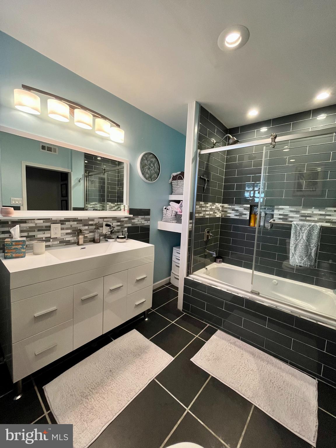 GIRARD ESTATES - Residential