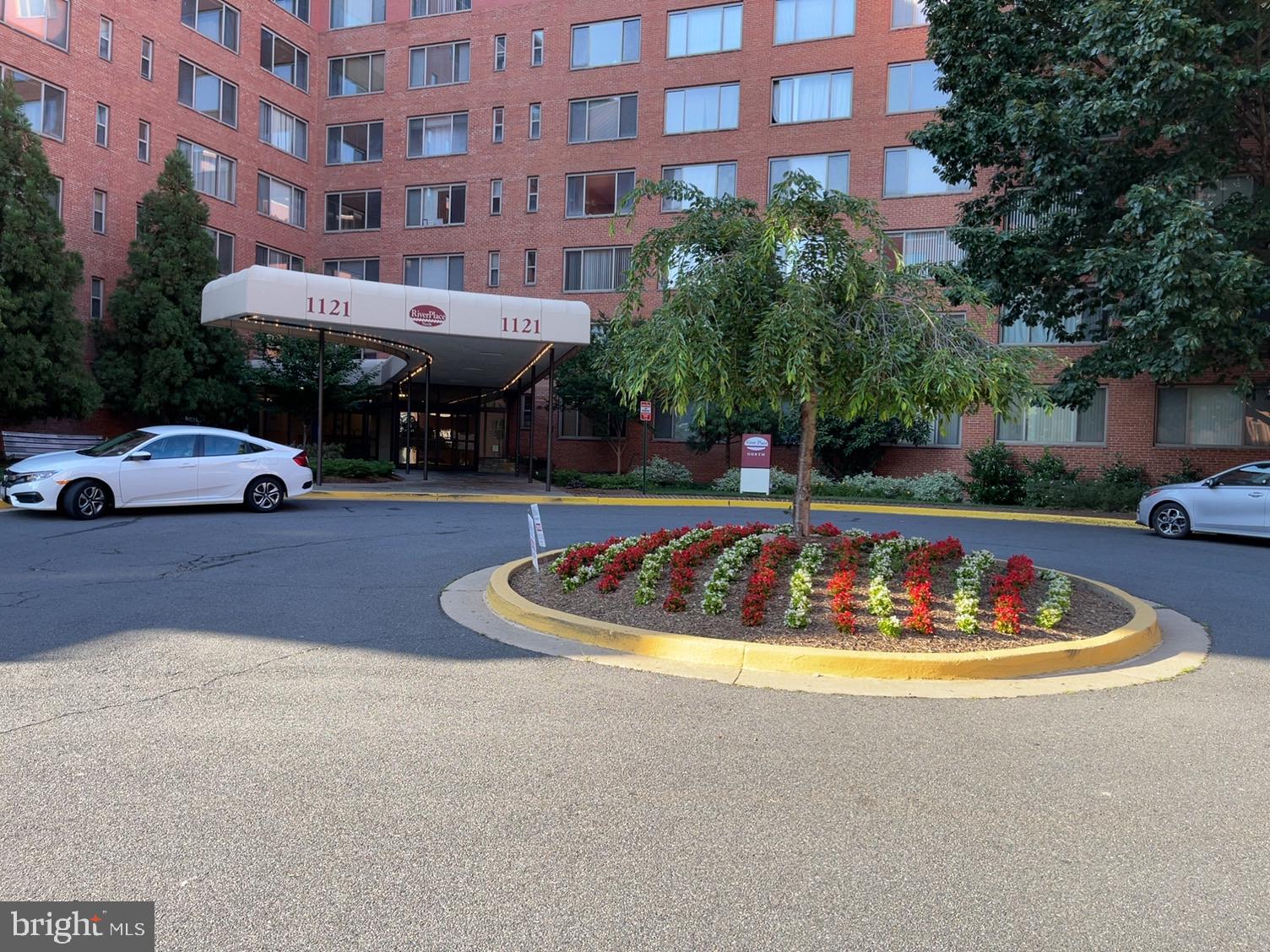 RIVER PLACE - Residential
