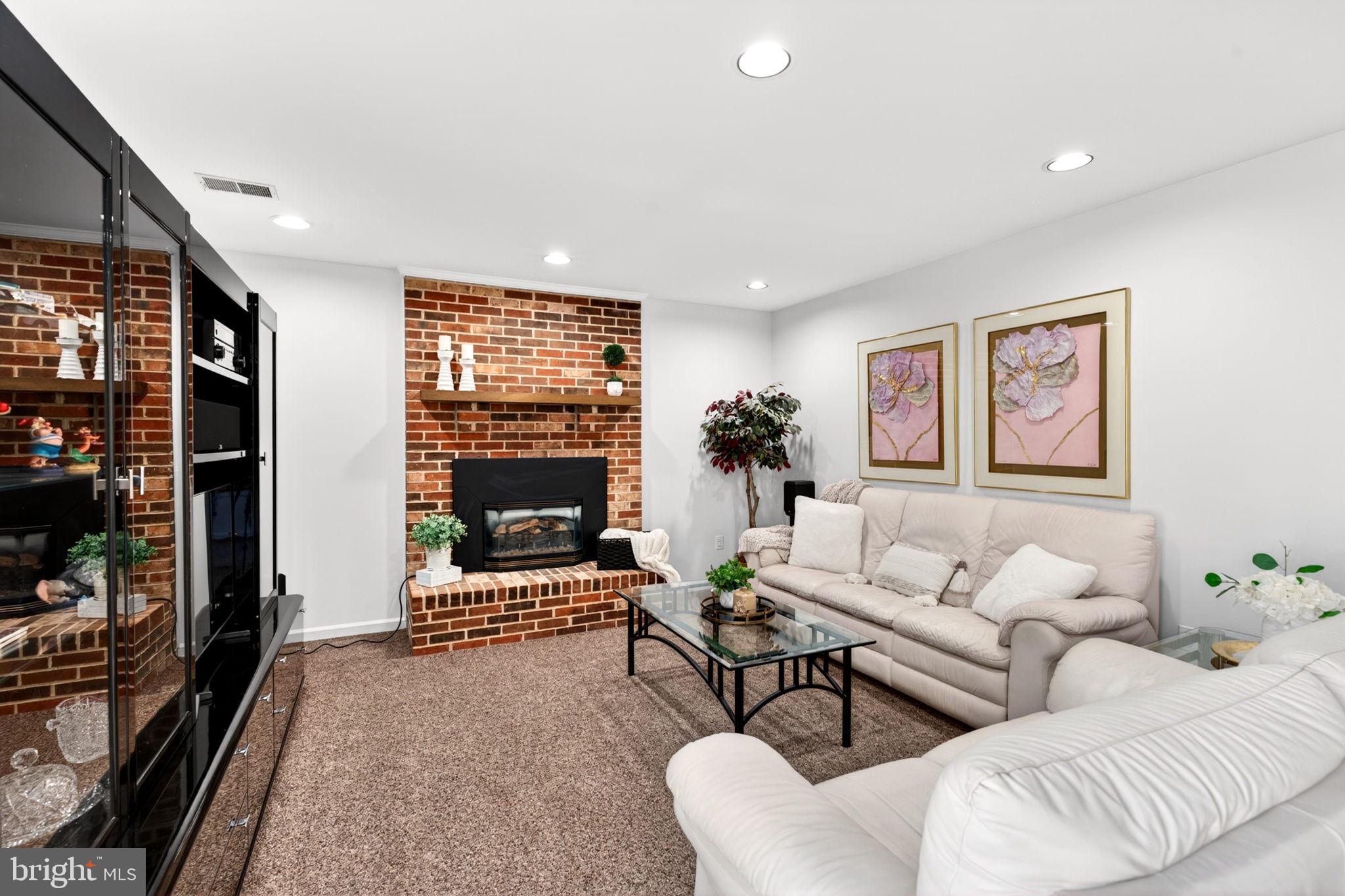 VILLAGE OF HICKORY RIDGE - Residential