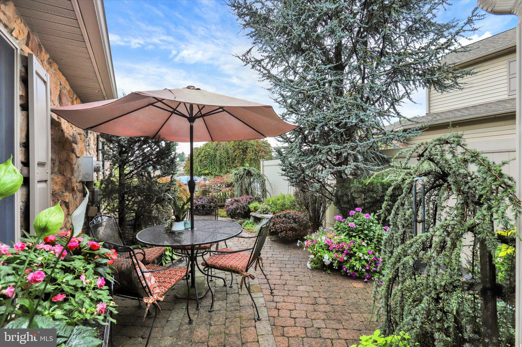 547 FARMHOUSE LANE