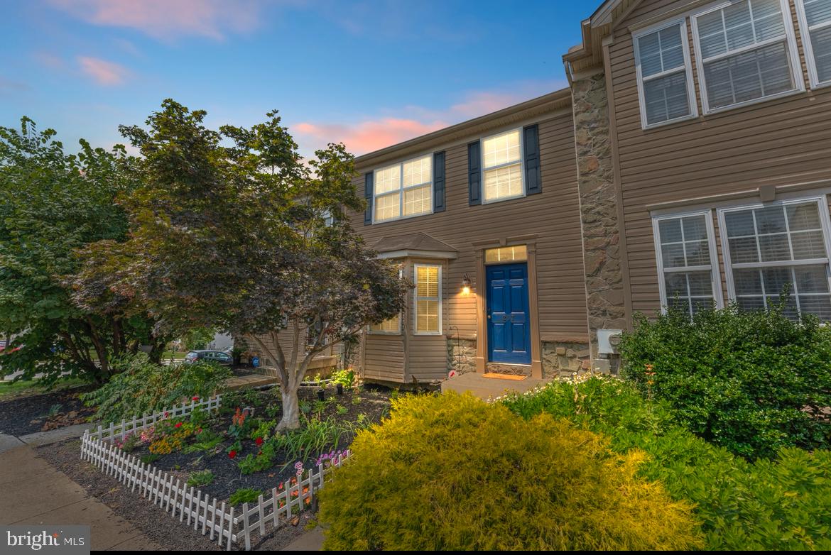 MANOR OAKS - Residential