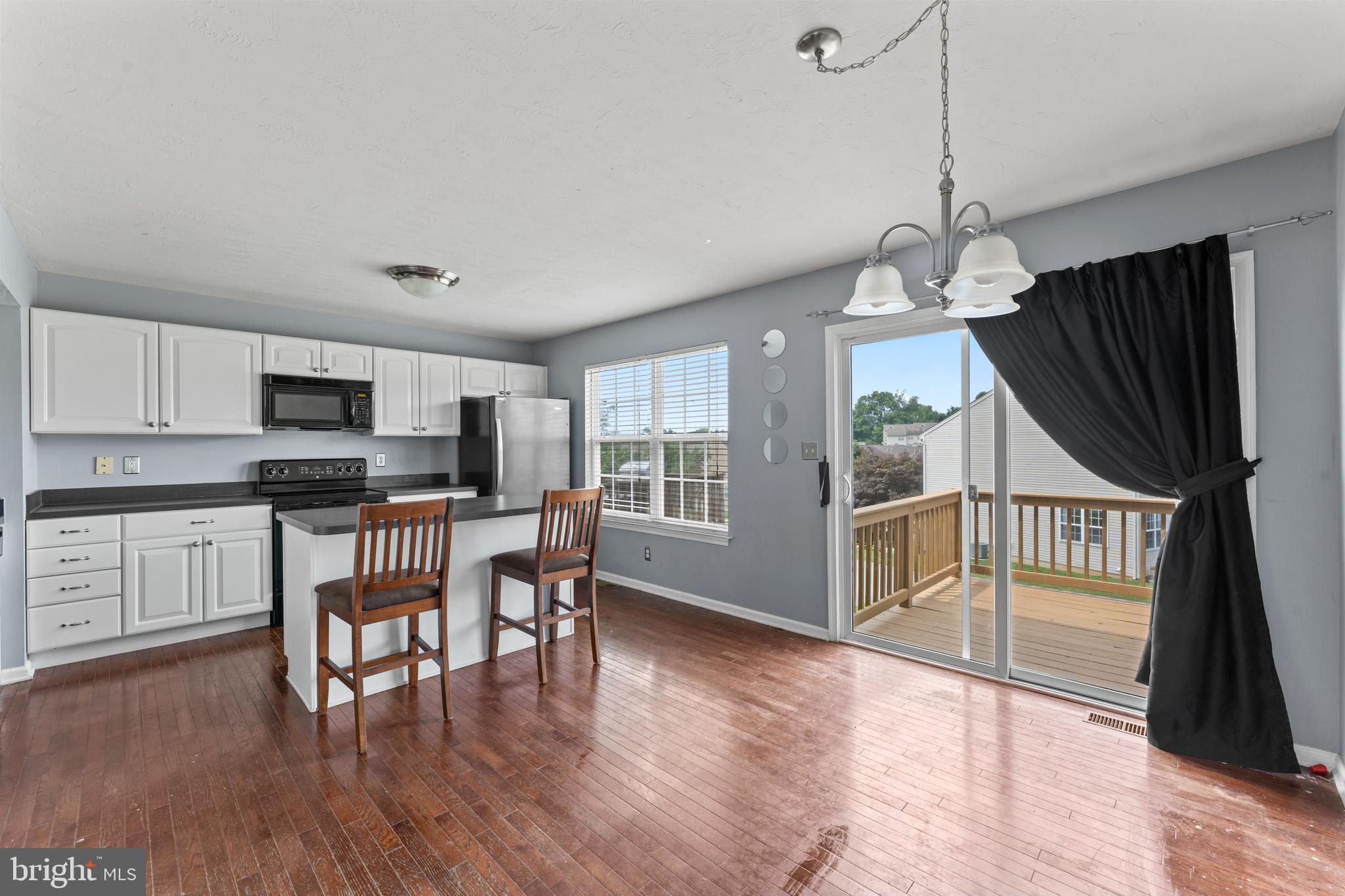 MANOR OAKS - Residential