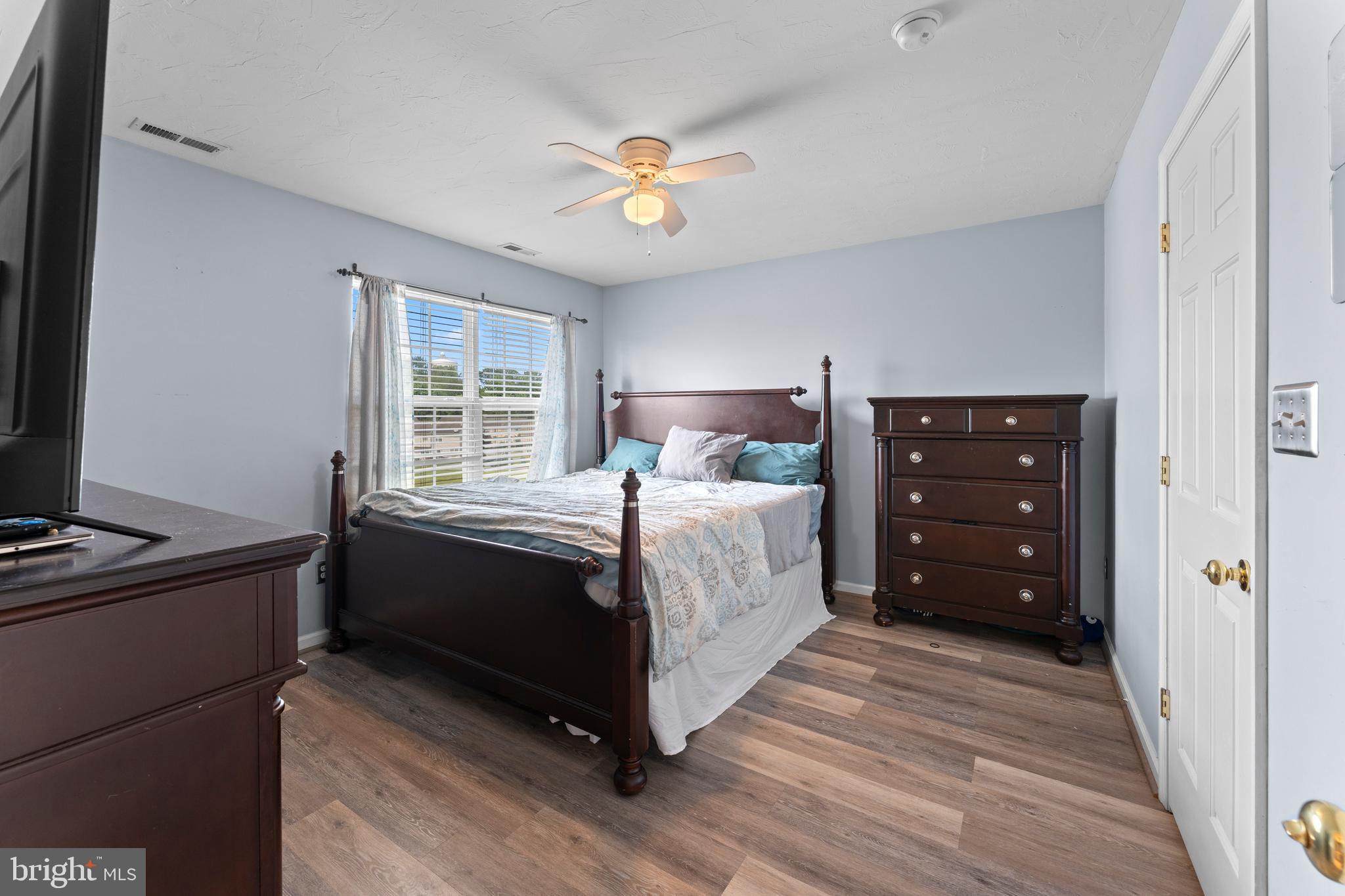 MANOR OAKS - Residential