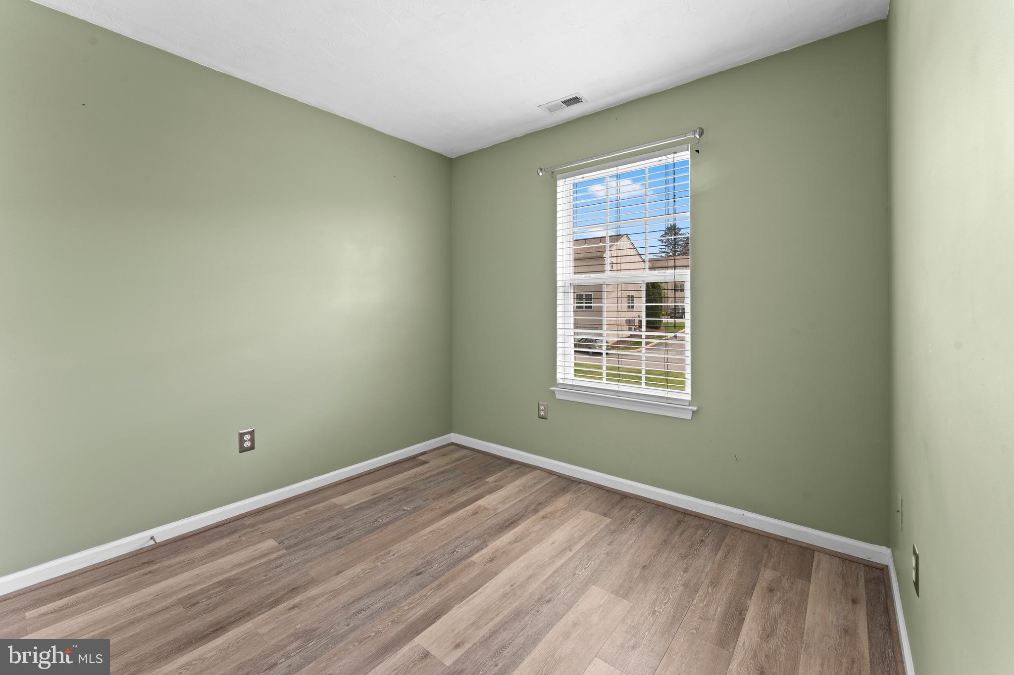 MANOR OAKS - Residential