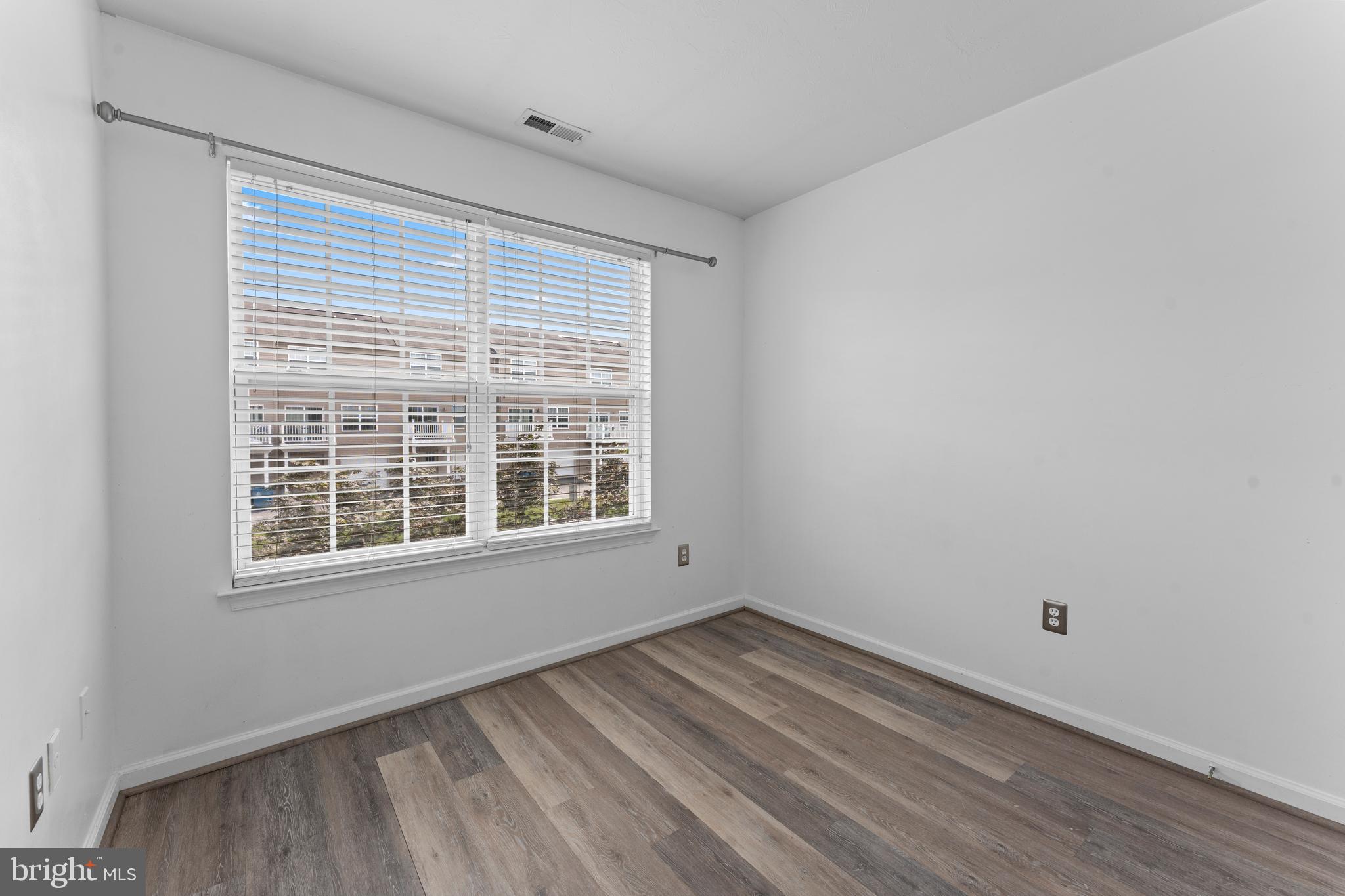 MANOR OAKS - Residential