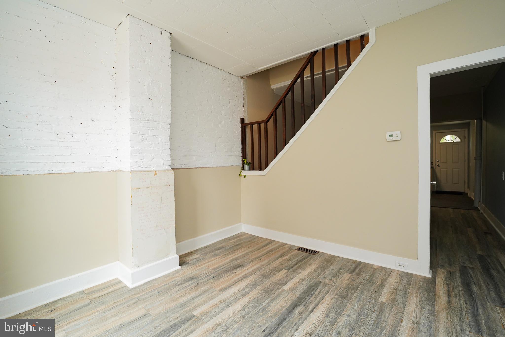 EAST KENSINGTON - Residential