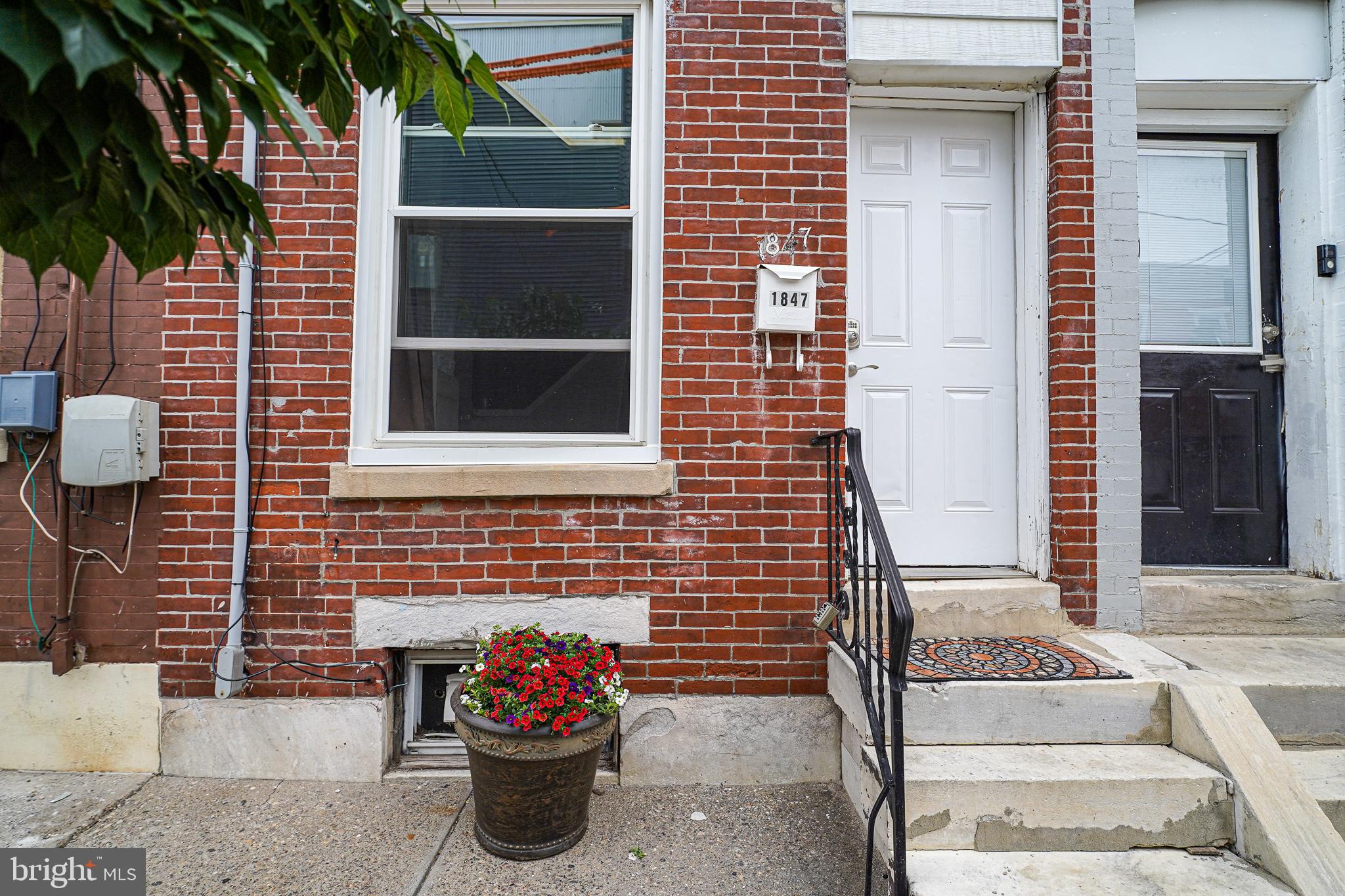 EAST KENSINGTON - Residential