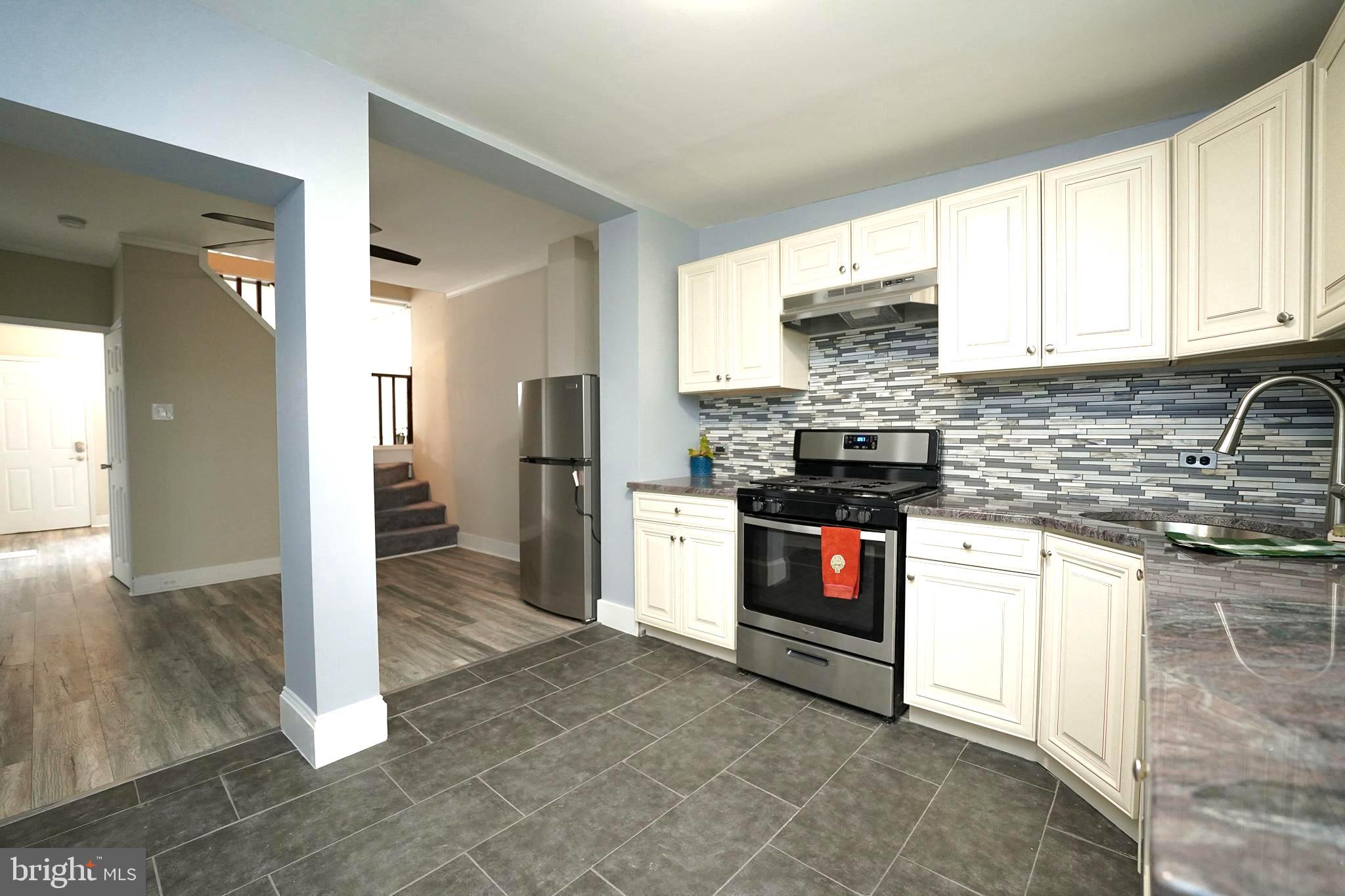 EAST KENSINGTON - Residential