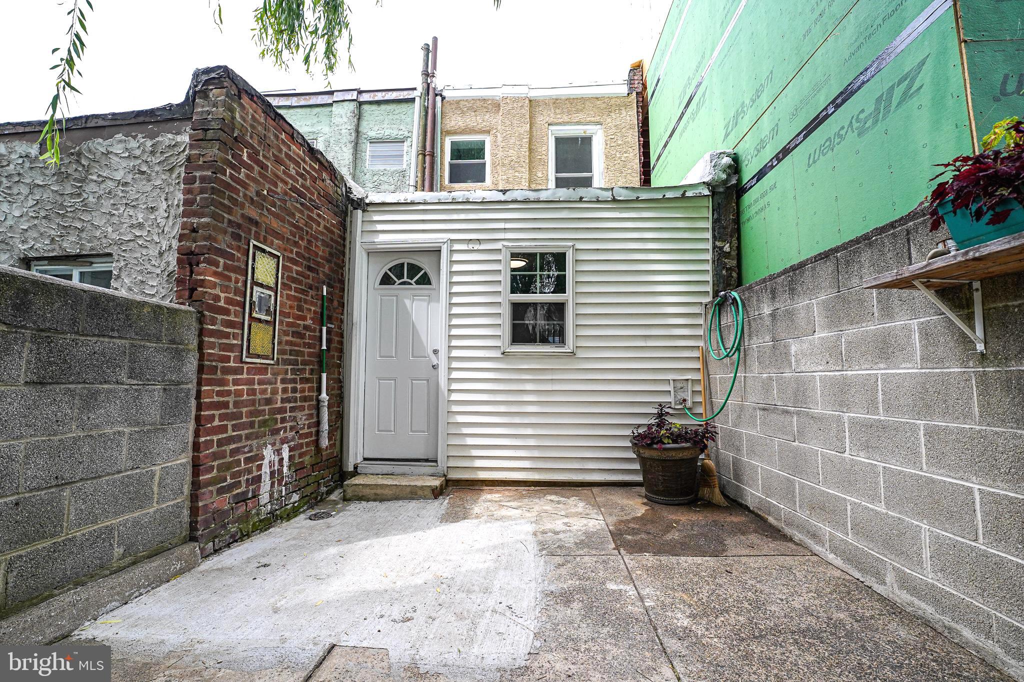 EAST KENSINGTON - Residential