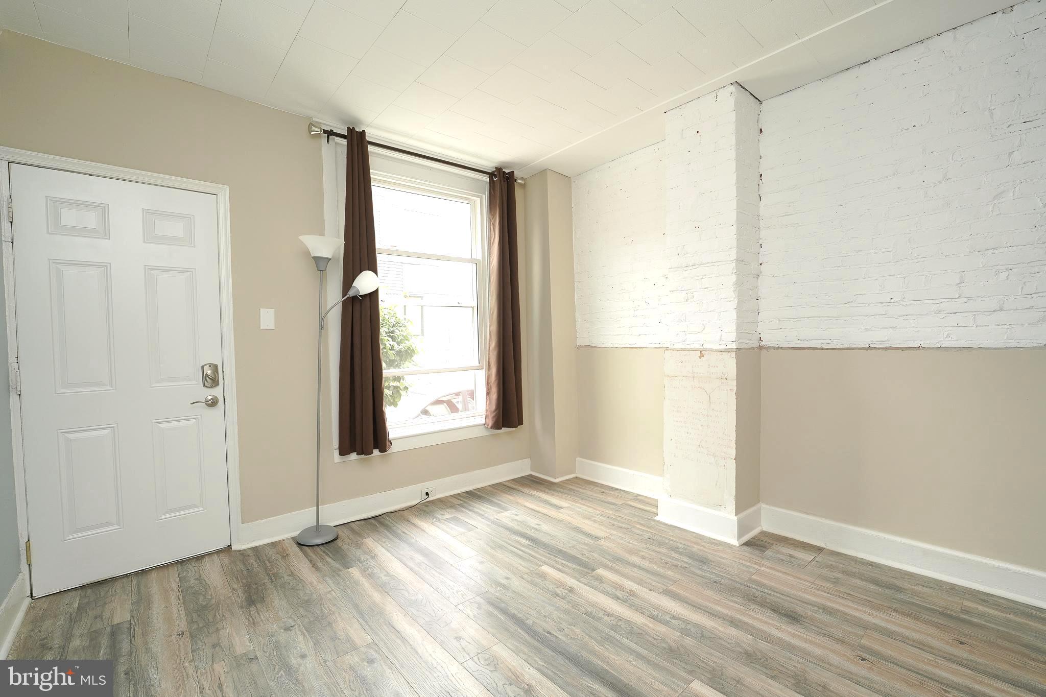 EAST KENSINGTON - Residential