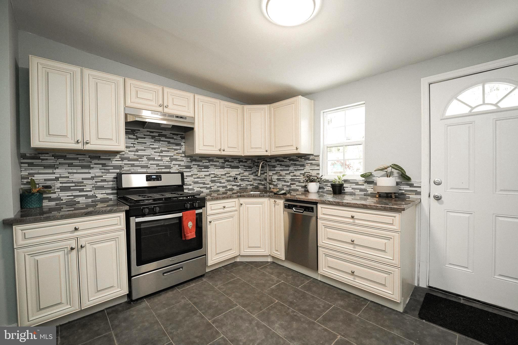 EAST KENSINGTON - Residential
