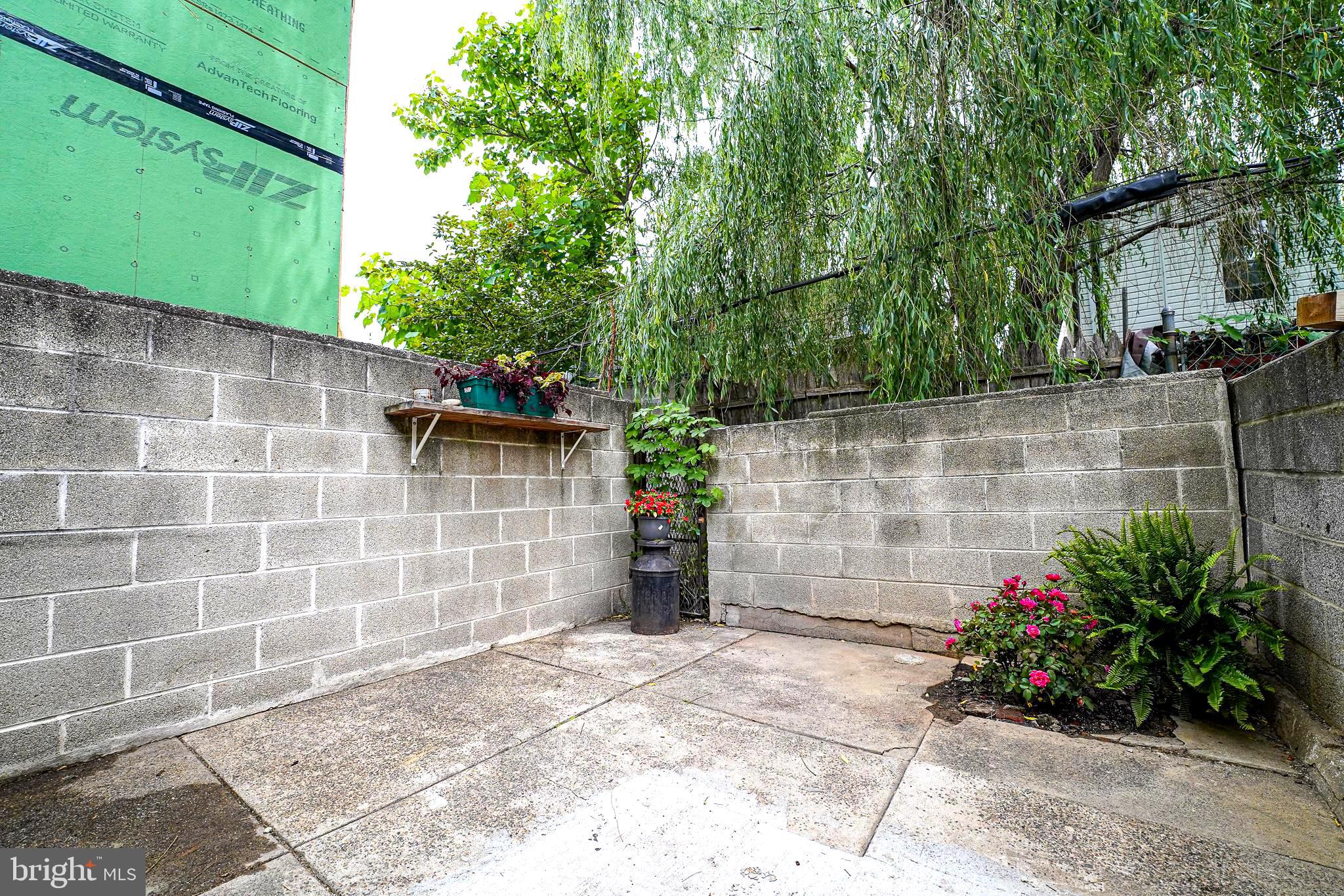 EAST KENSINGTON - Residential