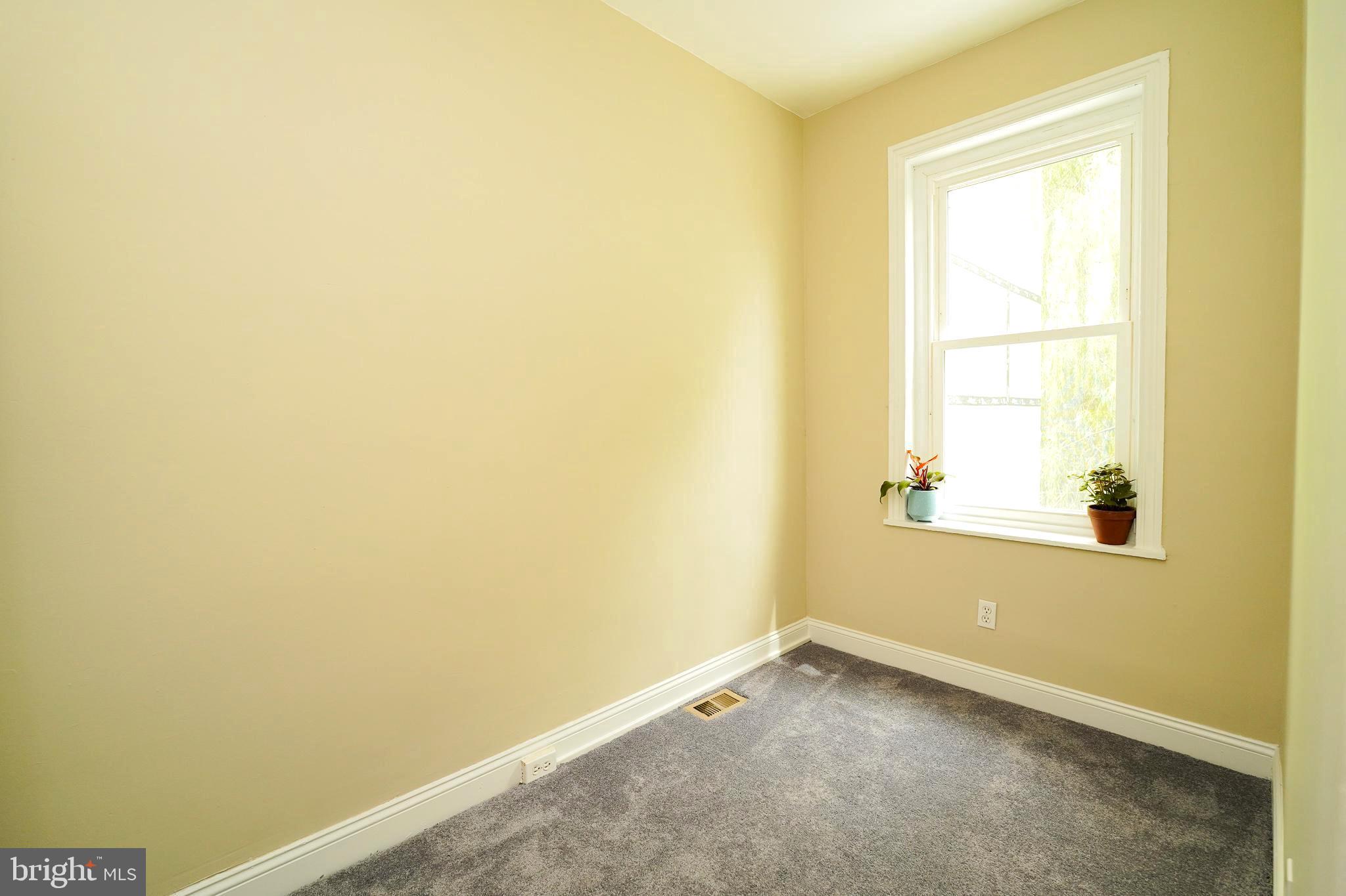 EAST KENSINGTON - Residential