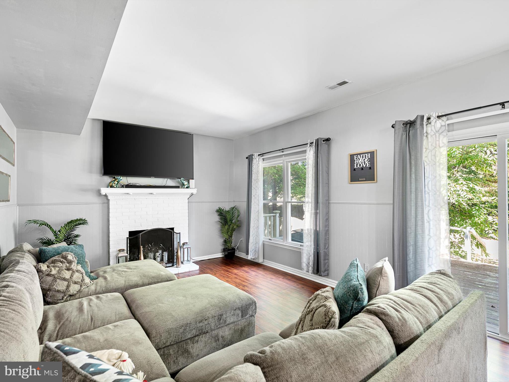 EAGLES NEST - Residential