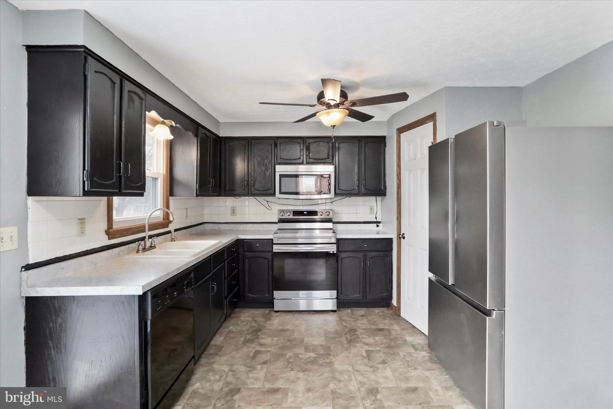 KNOBLEY ESTATES - Residential