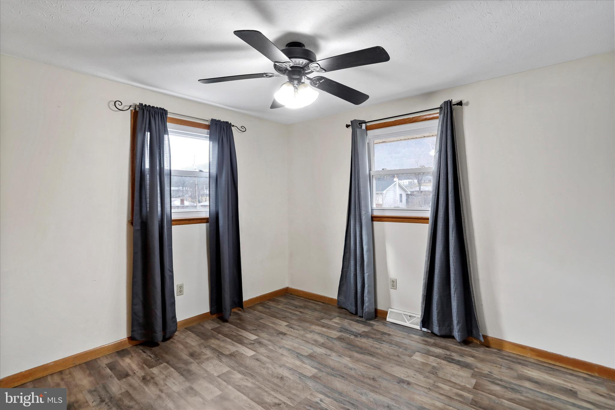 KNOBLEY ESTATES - Residential