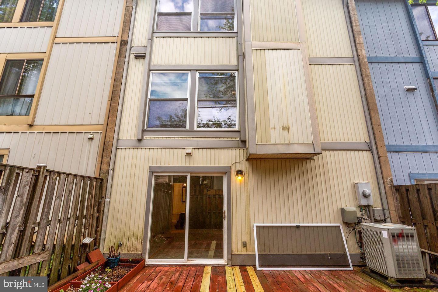 6060 HOLLOW KNOLL COURT