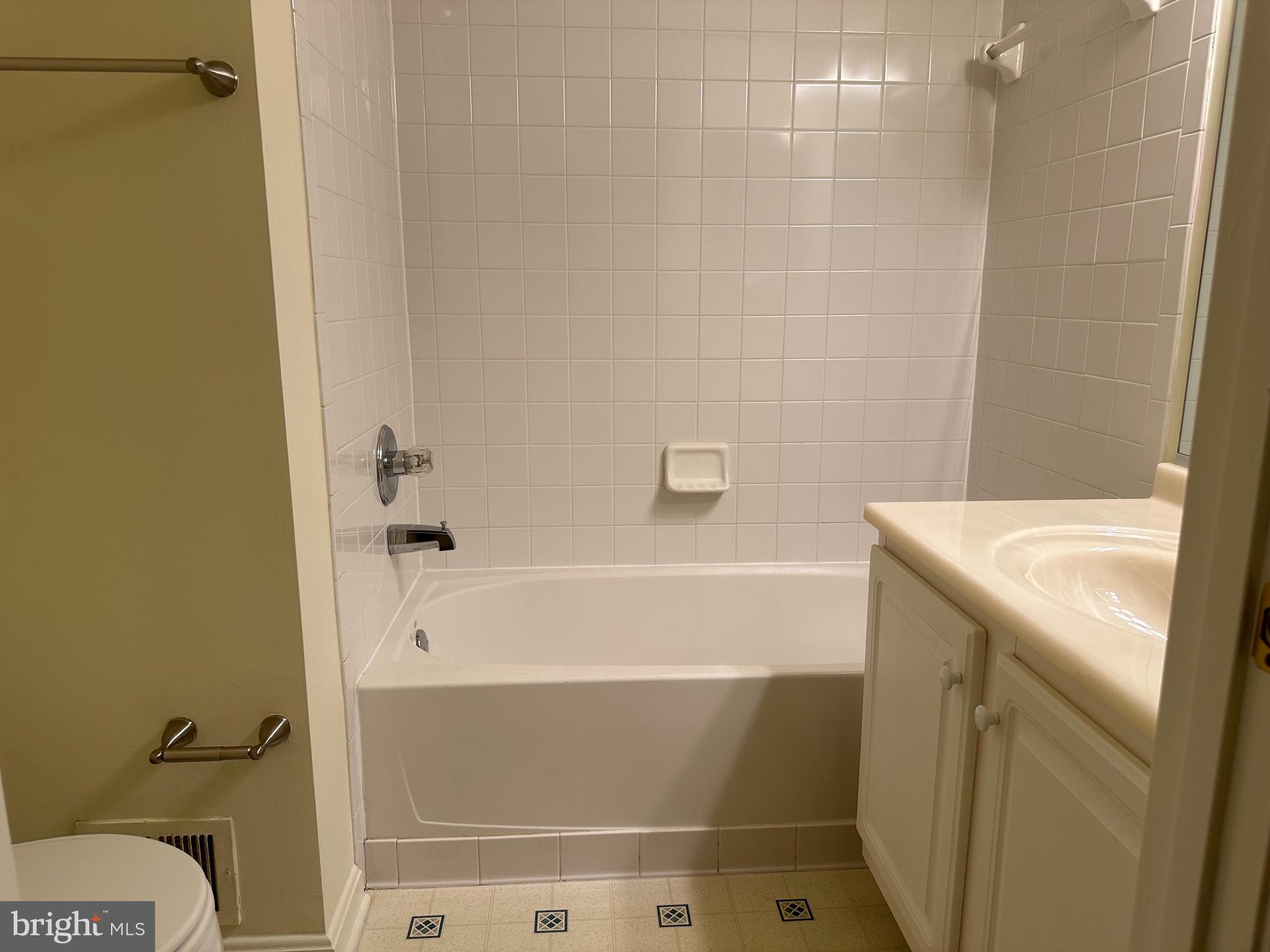 GLADE AT HUNTERS WOODS - Residential Lease