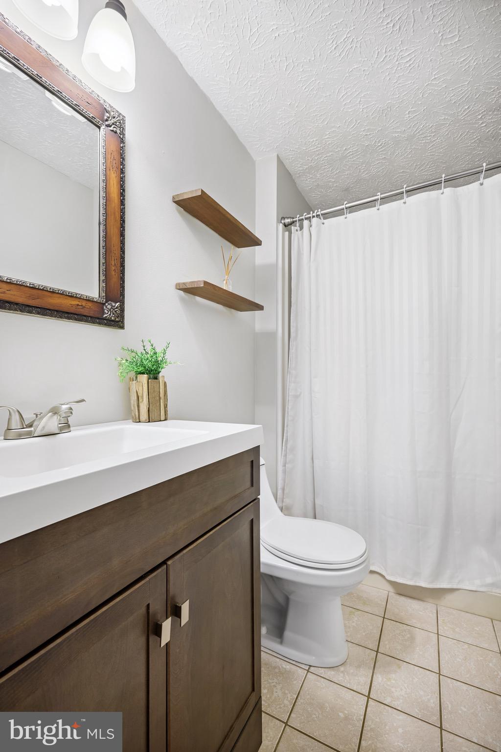 OYSTER HARBOR - Residential