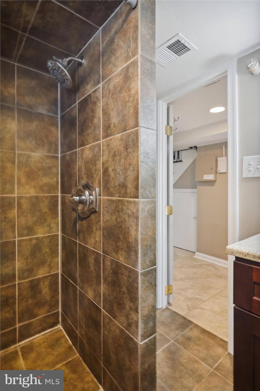 CHILLUM - Residential Lease