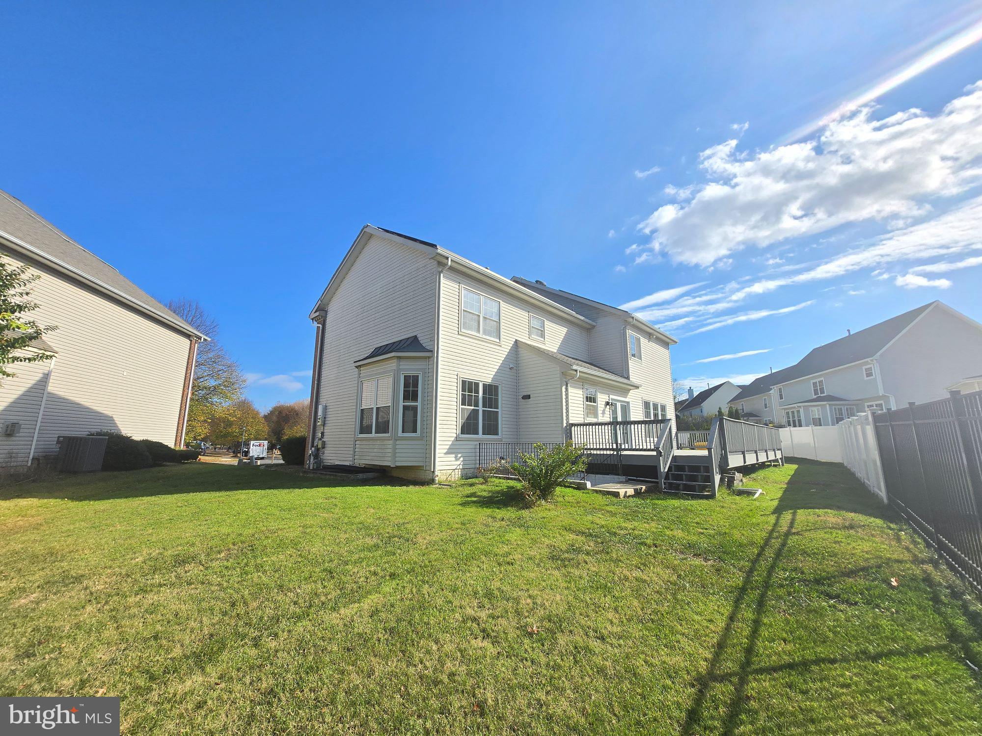 912 GUNNISON COURT