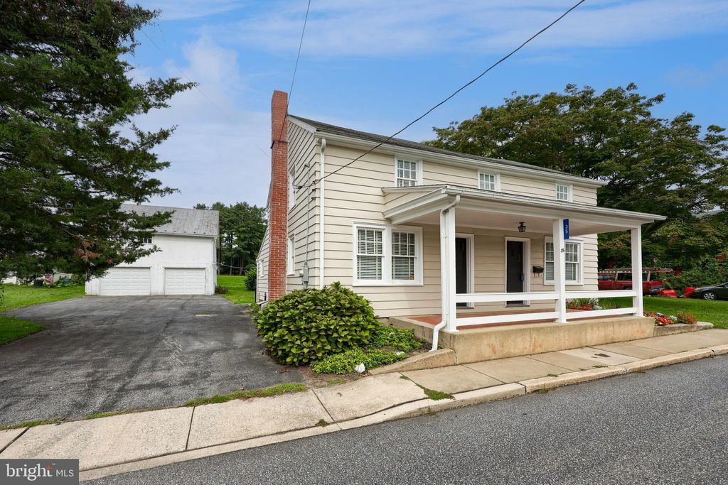 Photo of 35 W Charlotte Street, MILLERSVILLE, PA 17551 (MLS # PALA2077368)