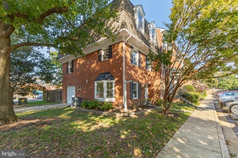 Photo of 3341 5th Street S #3341, ARLINGTON, VA 22204 (MLS # VAAR2080610)
