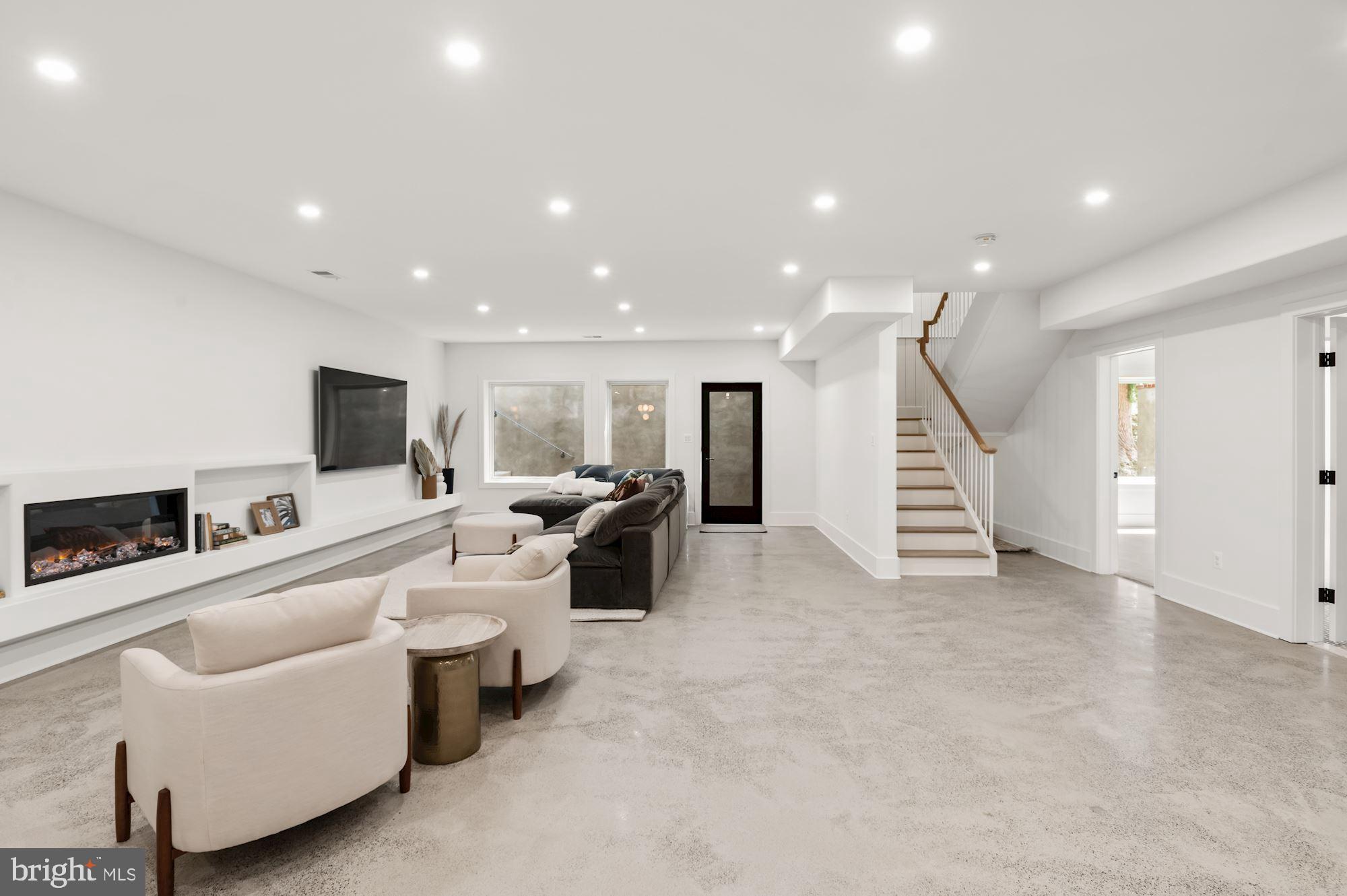 WOODLAND ACRES - Residential