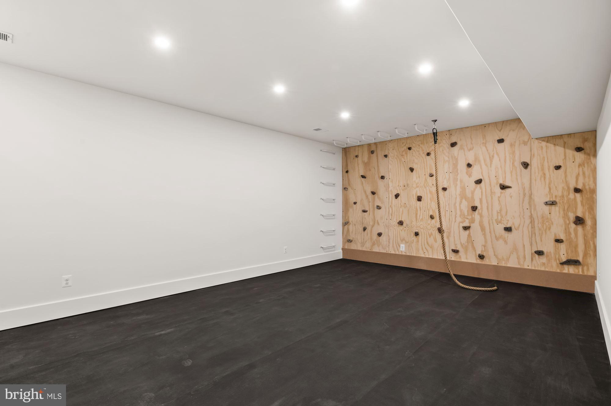 WOODLAND ACRES - Residential