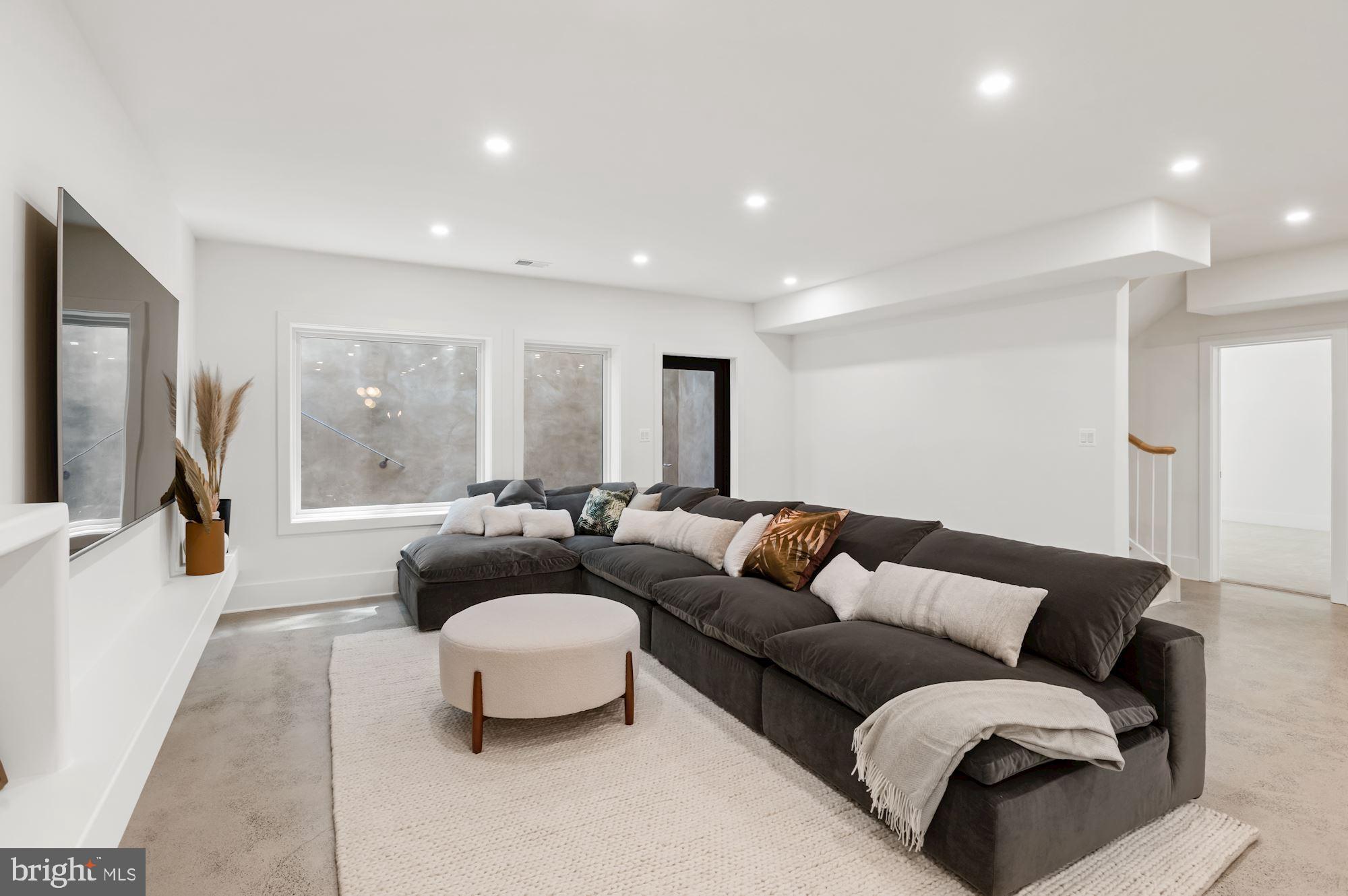 WOODLAND ACRES - Residential