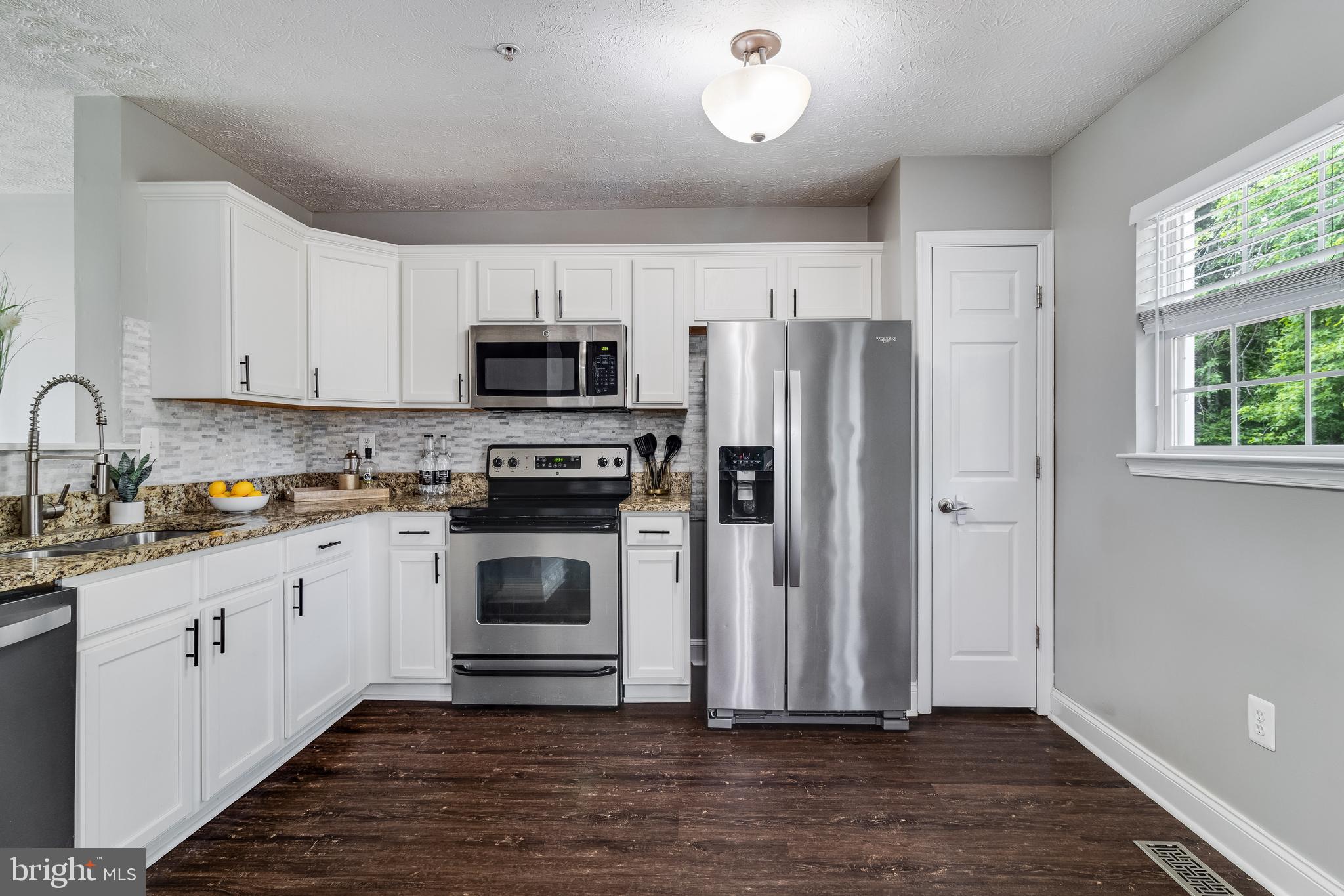 BAYVIEW HILLS - Residential Lease