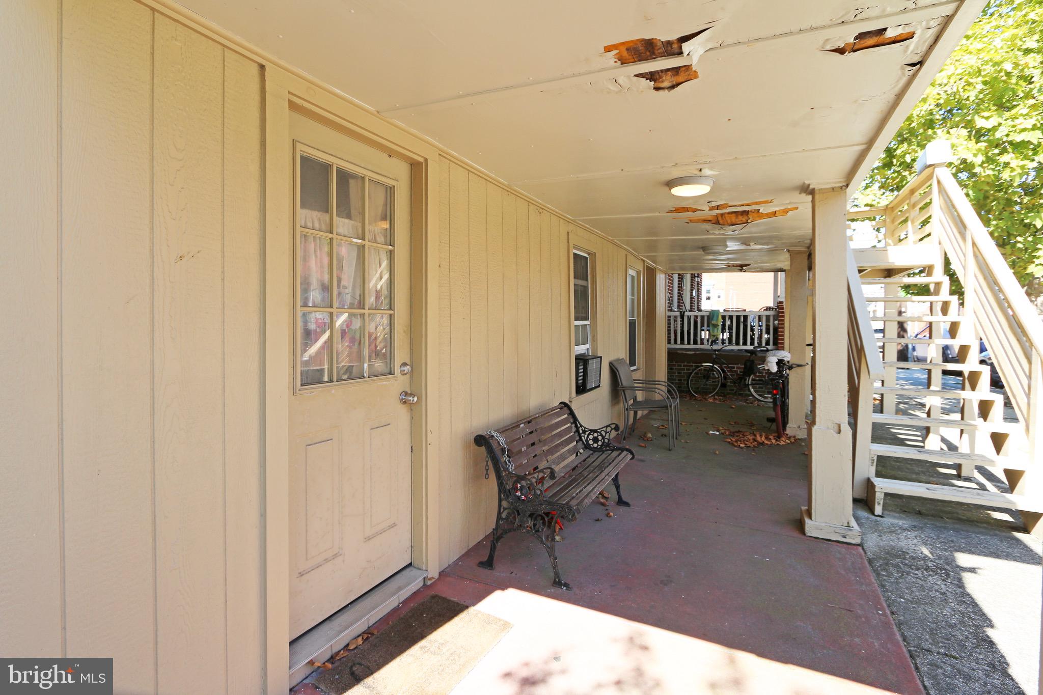 208 E MAPLE AVENUE