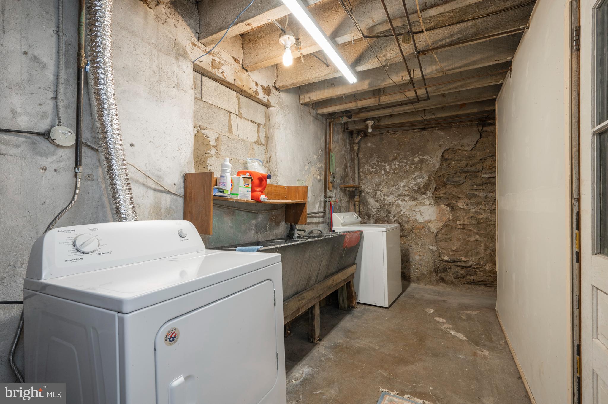 ROXBOROUGH - Residential Lease