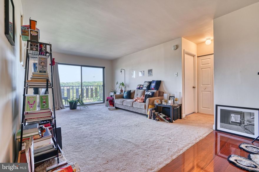 INVESTOR OPPORTUNITY! 1 Bed, 1 Bath, tenant occupied condo located in Pineway Towers. Tenant is willing to continue renting from new owner. 1 reserved parking space (#18) in front of the building, common laundry area, and extra storage space provided. Condo Fee: $722/mo.
NOTE: This property WILL NOT pass FHA financing. Cash or Conventional financing only!